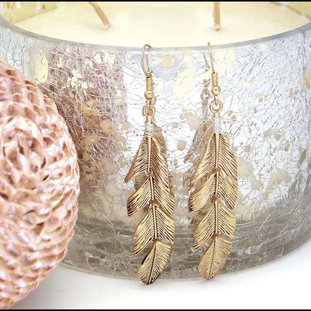 New! Boho Feather Dangle Gold Tone Textured Quality Earring’s - Picture 1 of 13